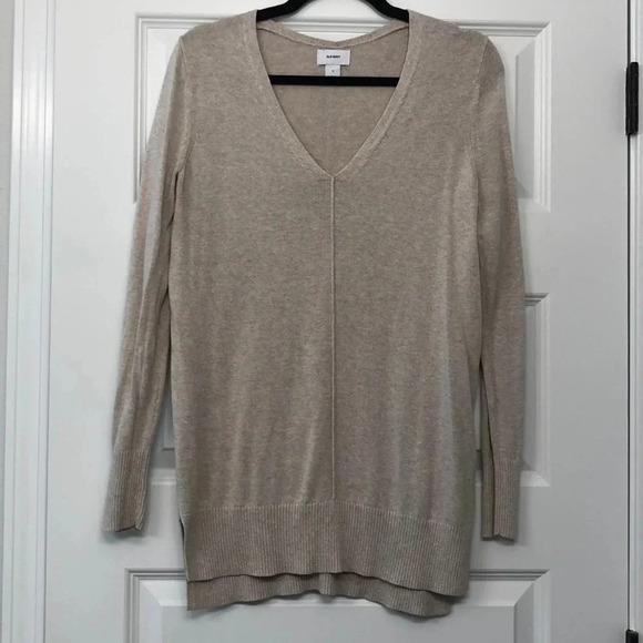 Old Navy Sweaters - Old navy v neck tunic sweater size small​​